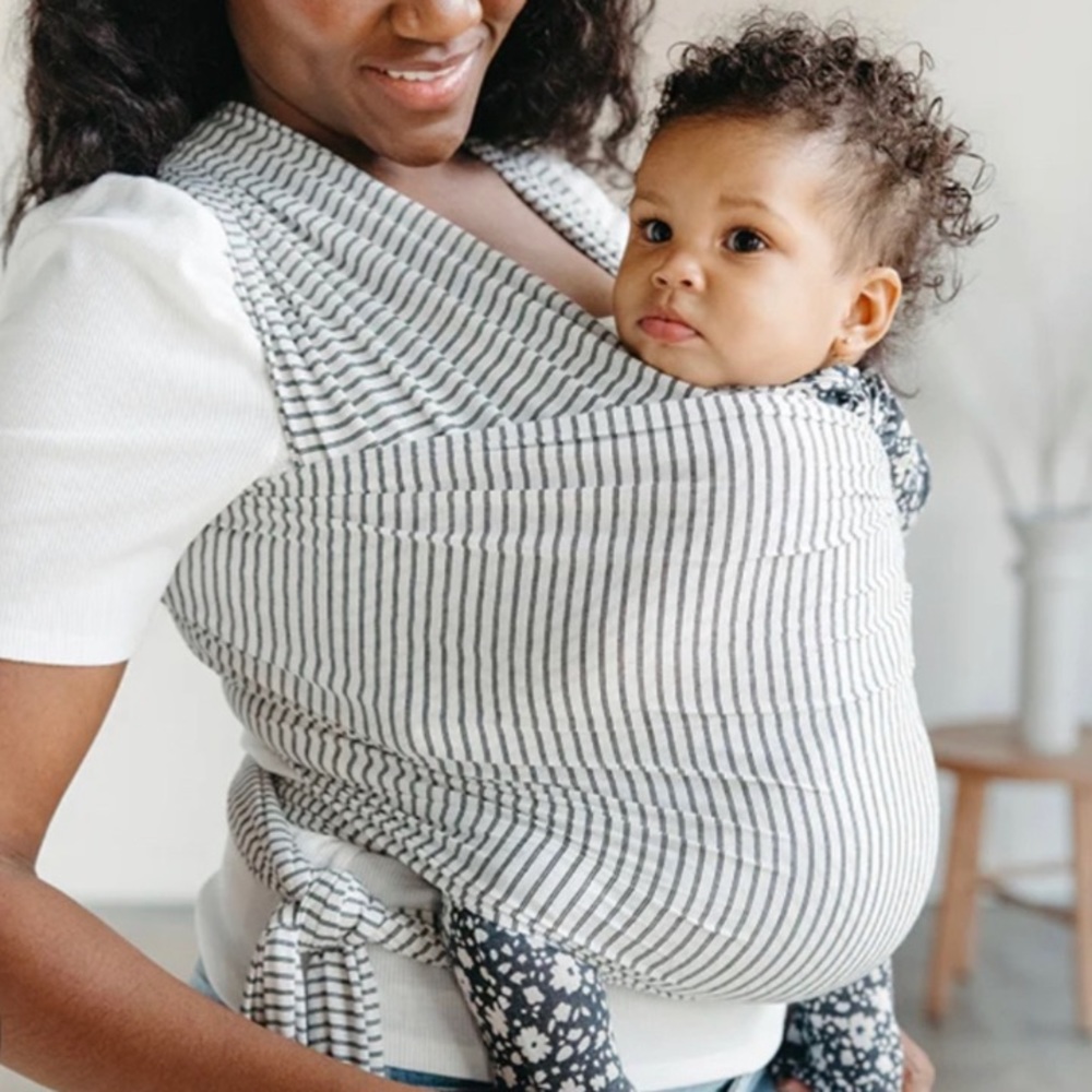 Solly baby Black pinstripe wrap